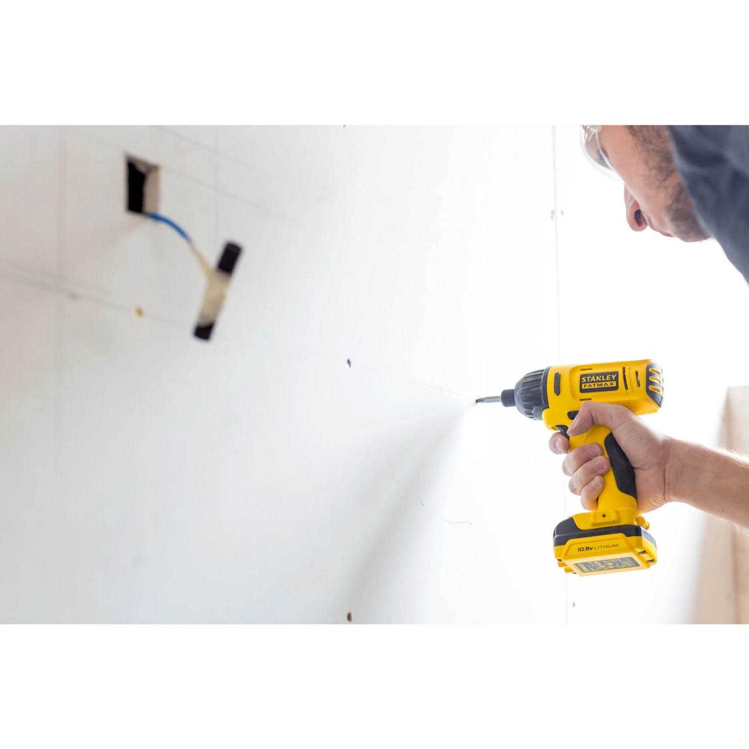 Visseuse à Impact - 10,8V - 110 Nm, 2500 Trs/min, 3200 Cps/min, Mandrin 1 Main 6,35 Mm - Gamme V20 - STANLEY FATMAX, FMC041S2-QW 5 Visseuse à Impact - 10,8V - 110 Nm, 2500 Trs/min, 3200 Cps/min, Mandrin 1 Main 6,35 Mm - Gamme V20 - STANLEY FATMAX, FMC041S2-QW – Image 5