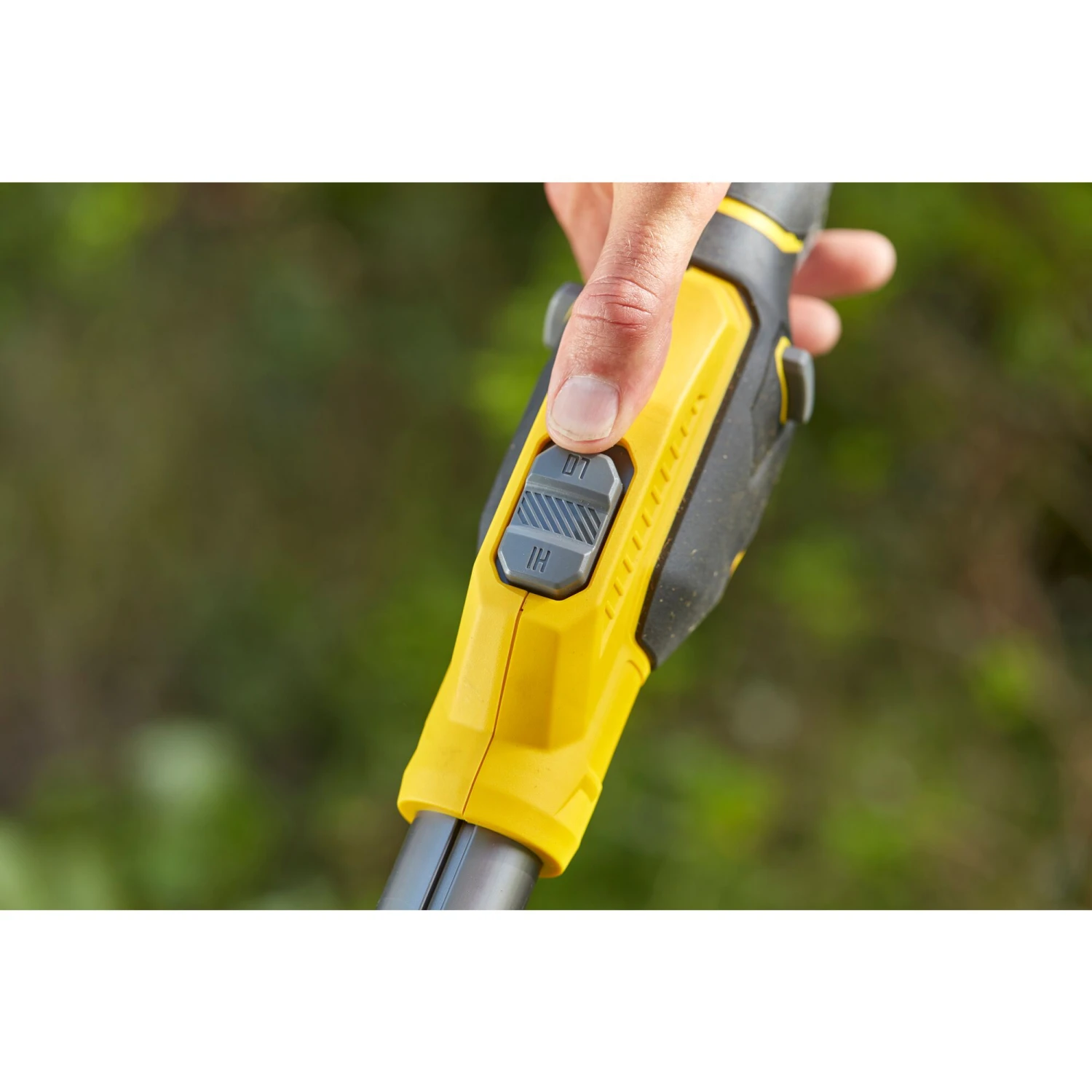 Coupe-Bordures Brushless 33 Cm 18V STANLEY® FATMAX® V20 (1 Batterie 4Ah) 7 Coupe-Bordures Brushless 33 Cm 18V STANLEY® FATMAX® V20 (1 Batterie 4Ah) – Image 7
