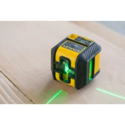 Stanley NIVEAU LASER CROIX + EQUERRAGE CROSS90 - VERT -STANLEY Boutique STHT77592 1 A14